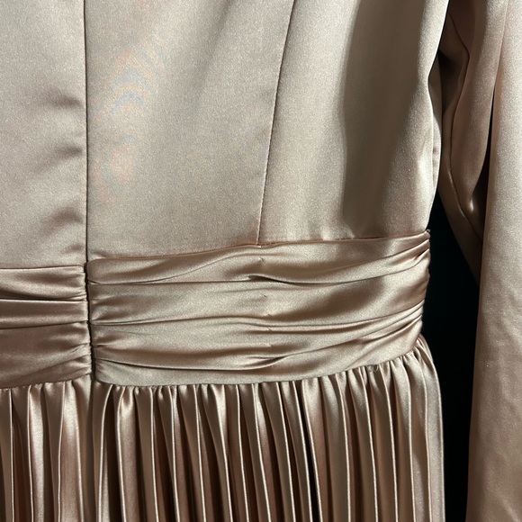 Mac Duggal Rose Pink Pleated Long Sleeve V-Neck Dress Size 6 - Picture 8 of 11